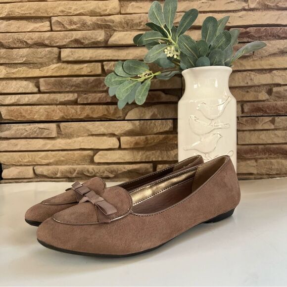 LifeStride Renada Preppy Suede Vegan Bow Mocha Mousse Flat Loafer Small Spot -8M - Picture 1 of 15
